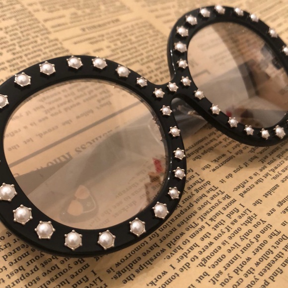 Alice + Olivia Accessories - Luxe oversized Alice and Olivia BelAire sunglasses